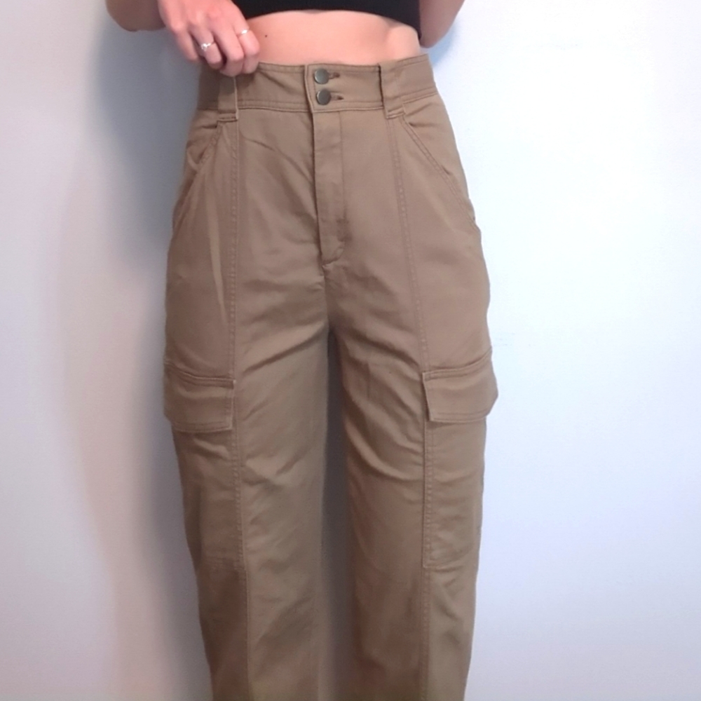 Size 6 Highwaisted cargo pants